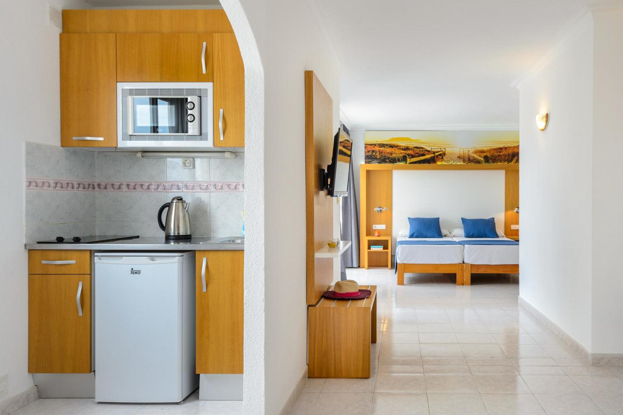 Hotel Apartamentos Vibra San Marino Сан-Антонио-Абад Экстерьер фото