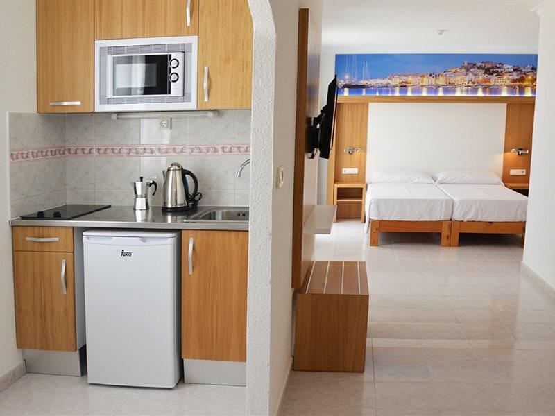 Hotel Apartamentos Vibra San Marino Сан-Антонио-Абад Экстерьер фото