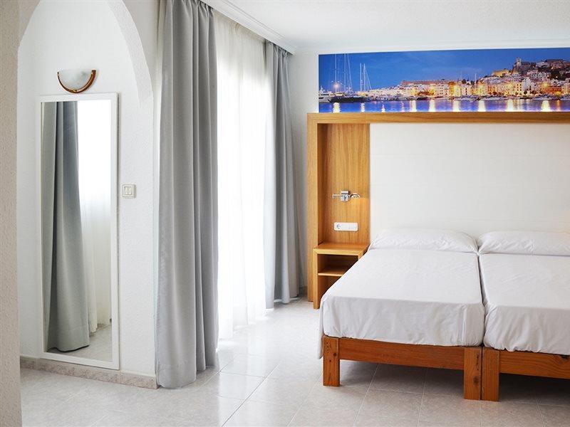 Hotel Apartamentos Vibra San Marino Сан-Антонио-Абад Экстерьер фото